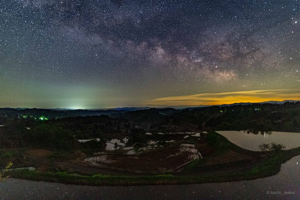 星峠の棚田と天の川の星景写真1（新潟県十日町市）
