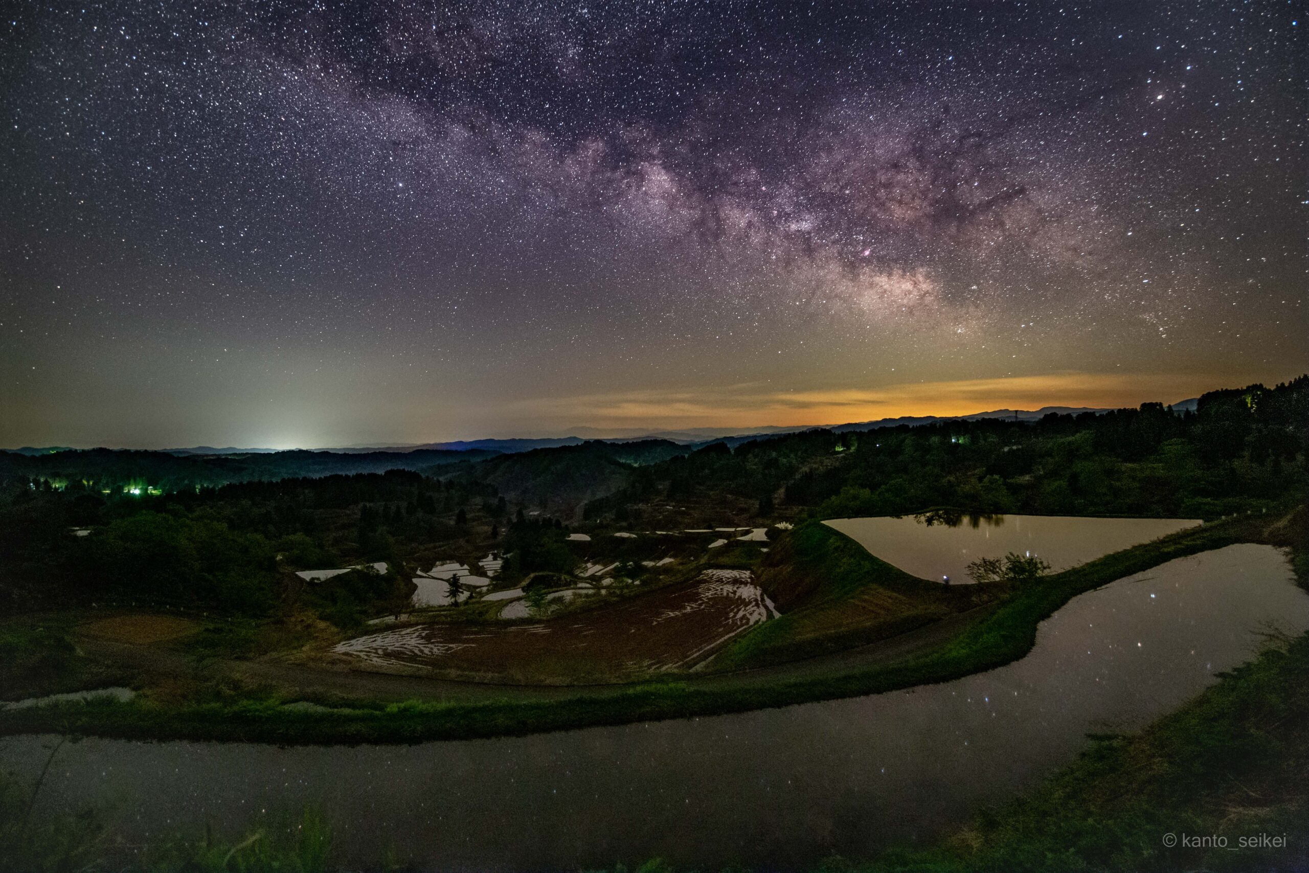 星峠の棚田と天の川の星景写真2（新潟県十日町市）